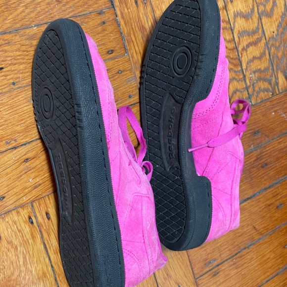 Reebok Club C in Bright Pink suede - Picture 3 of 5